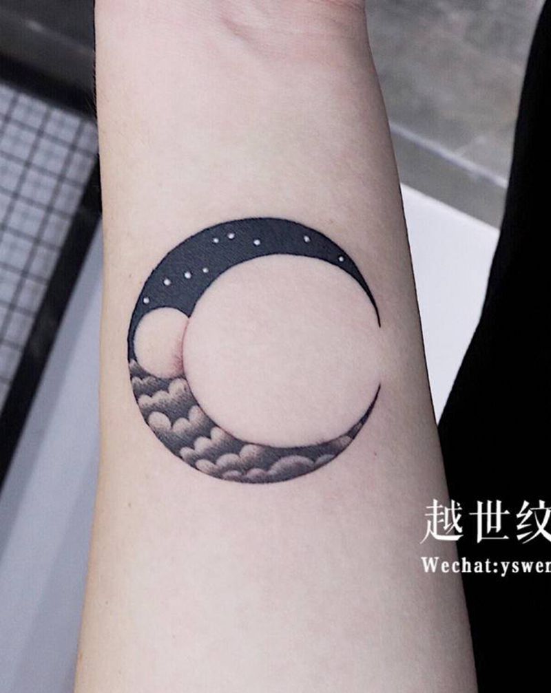 月亮纹身图片_手臂几何纹身图案