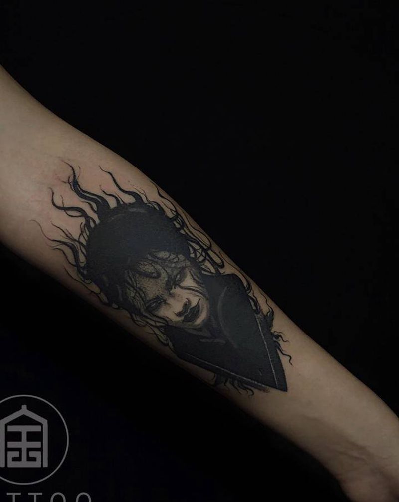 暗黑遮盖纹身纹身图片_手臂欧美写实遮盖暗黑纹身图案