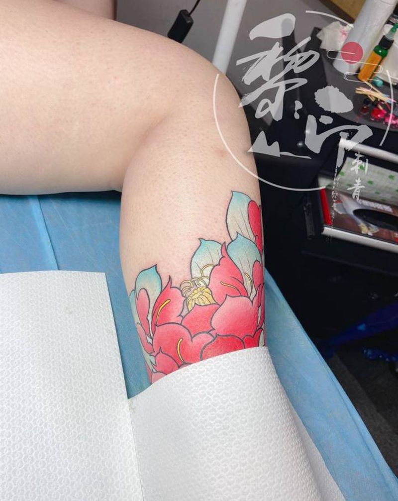 彩：牡丹！纹身图片_腿部新传统牡丹纹身图案