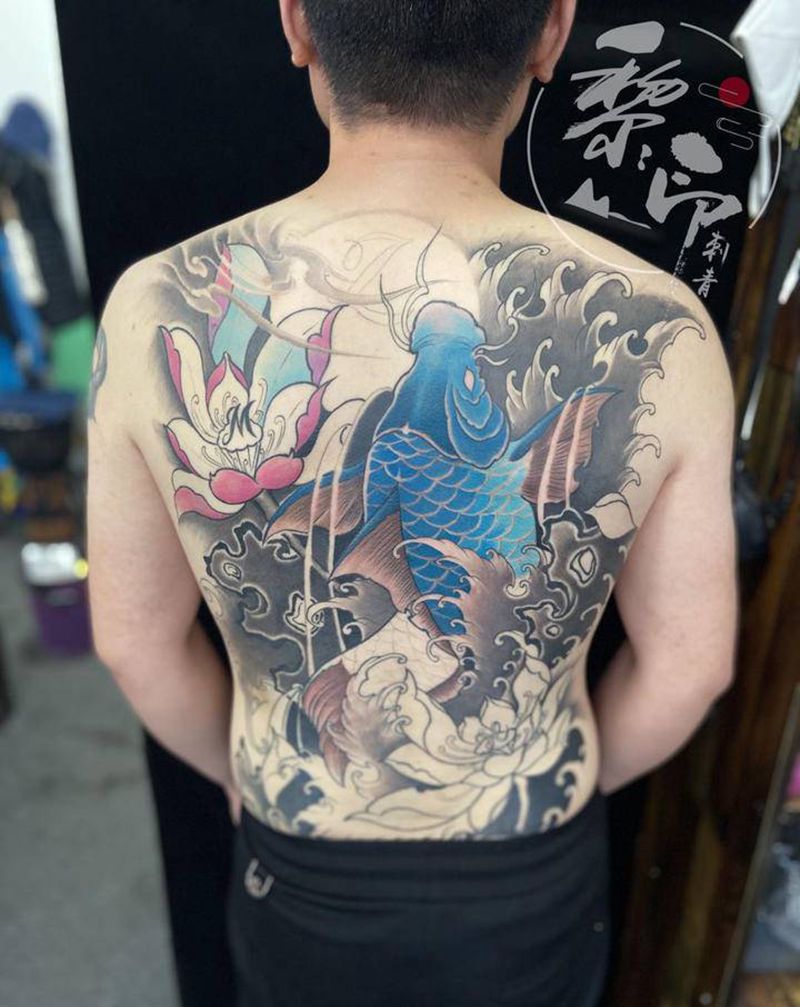 鲤鱼图纹身图片_背部新传统纹身图案