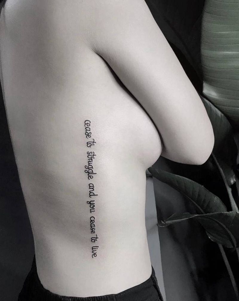 字母tattoo纹身图片_腰部腹部花体字字母纹身图案