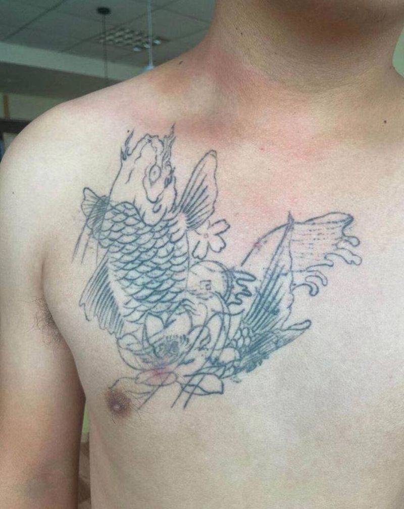 貔貅纹身图片_胸部老传统纹身图案