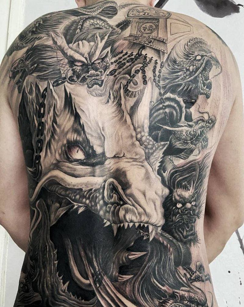 九龙拉棺纹身图片_背部新传统纹身图案