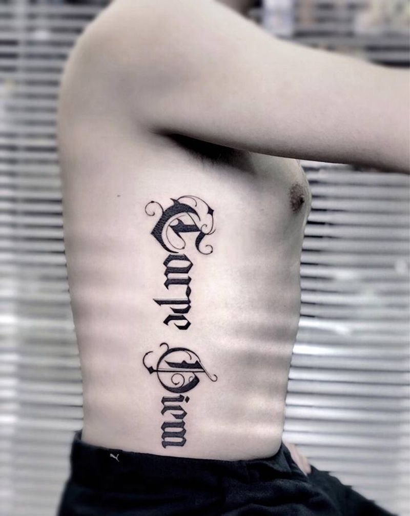 哥特花体字纹身图片_腹部腰部图腾花体字哥特字母纹身图案