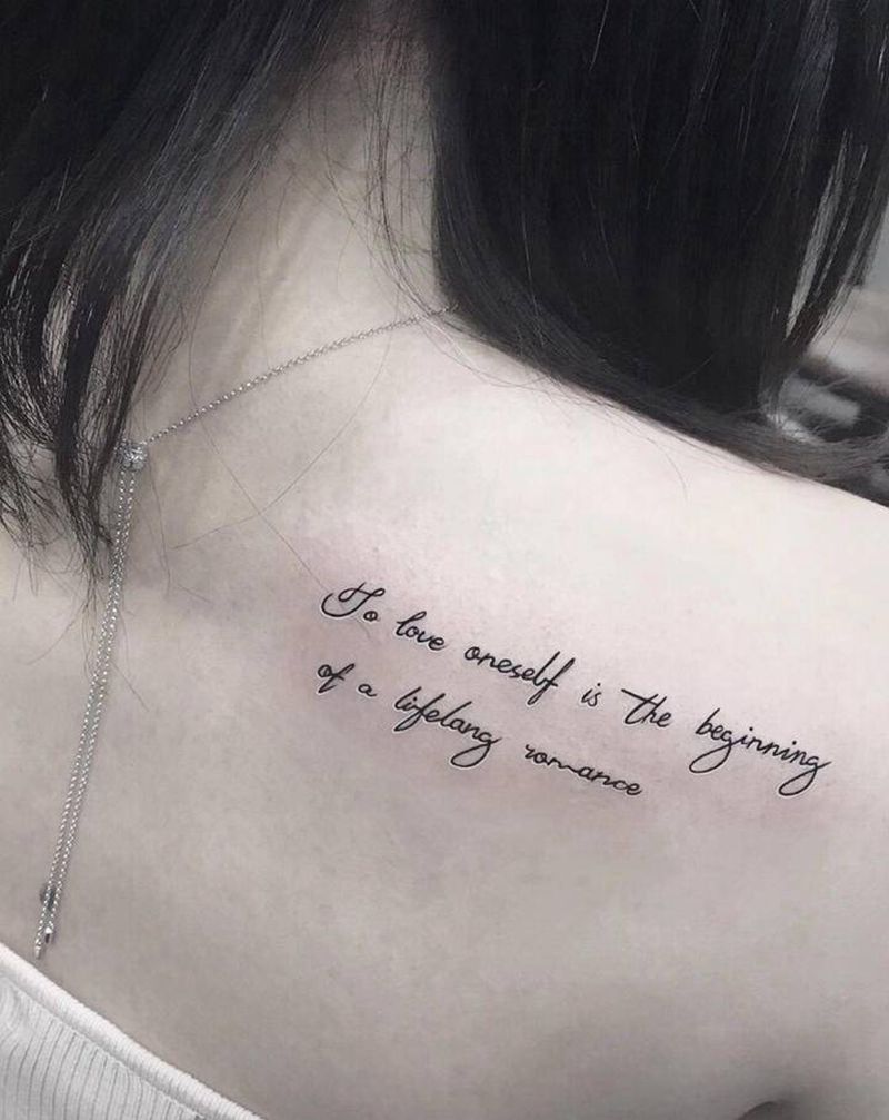 字母纹身纹身图片_背部肩部花体字字母英文纹身图案