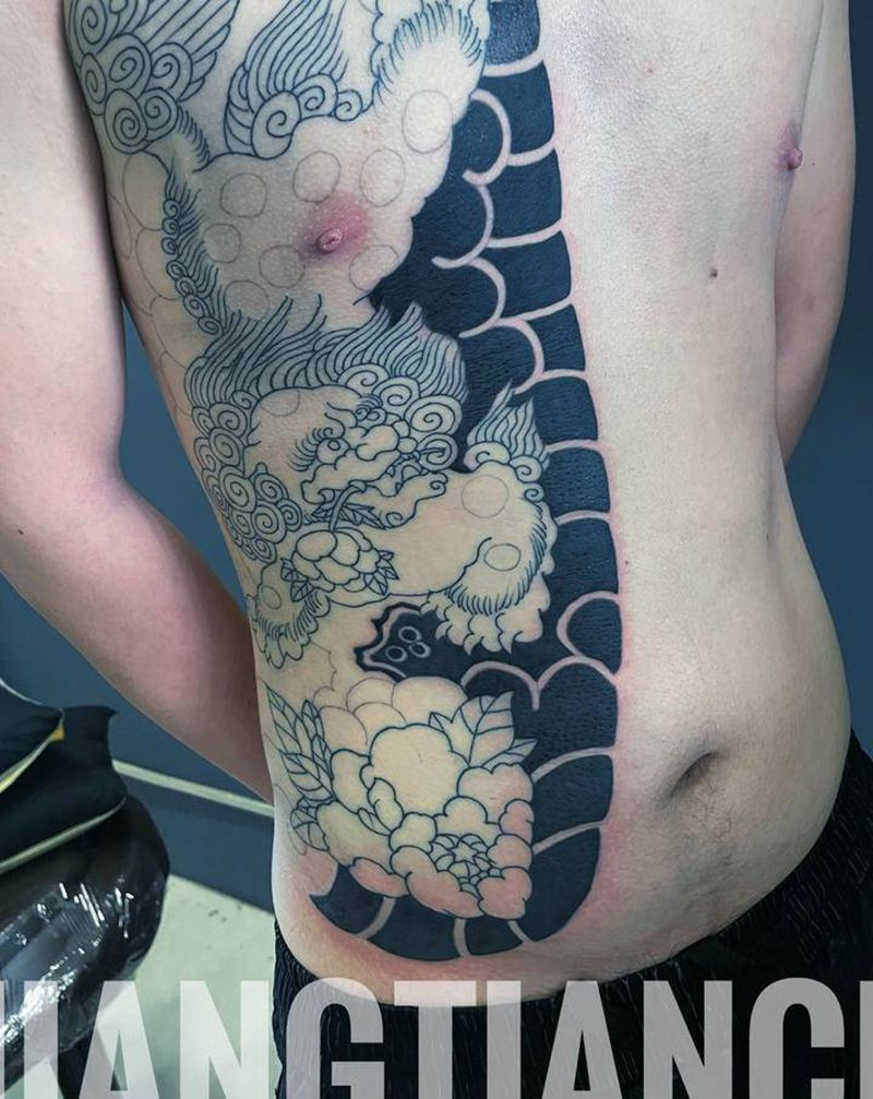 开衫纹身图片_腹部胸部老传统纹身图案