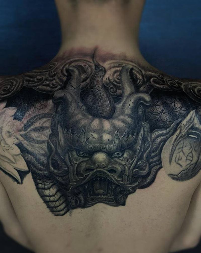 石雕龙纹身图片_背部新传统欧美写实石雕龙纹身图案