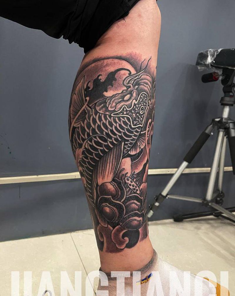 锦鲤纹身图片_腿部新传统纹身图案