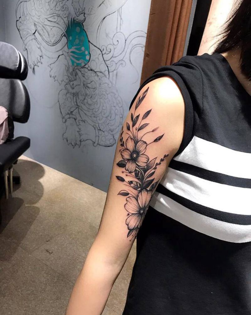 素花纹身图片_手臂点刺素花遮盖纹身图案