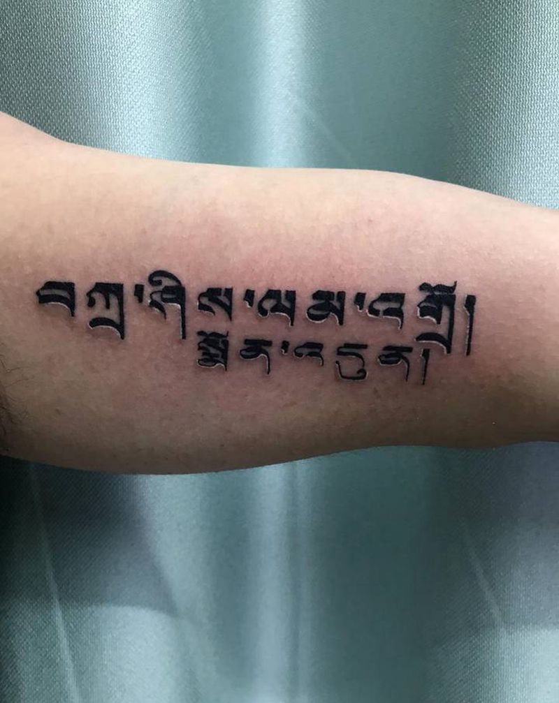 DL 大臂内侧纹身图片_手臂老传统纹身图案