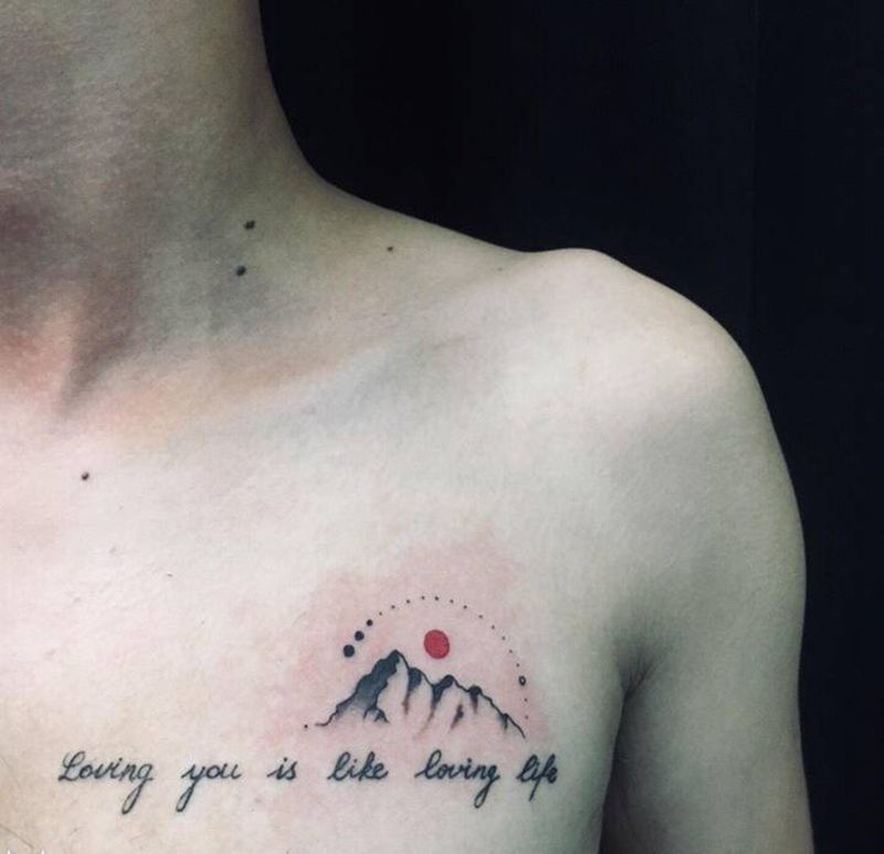 字母纹身图片_胸部字母小清新纹身图案