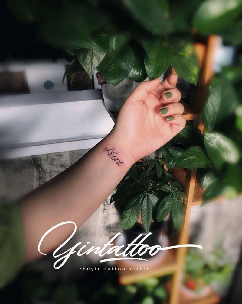 字母纹身图片_手部纹身图案