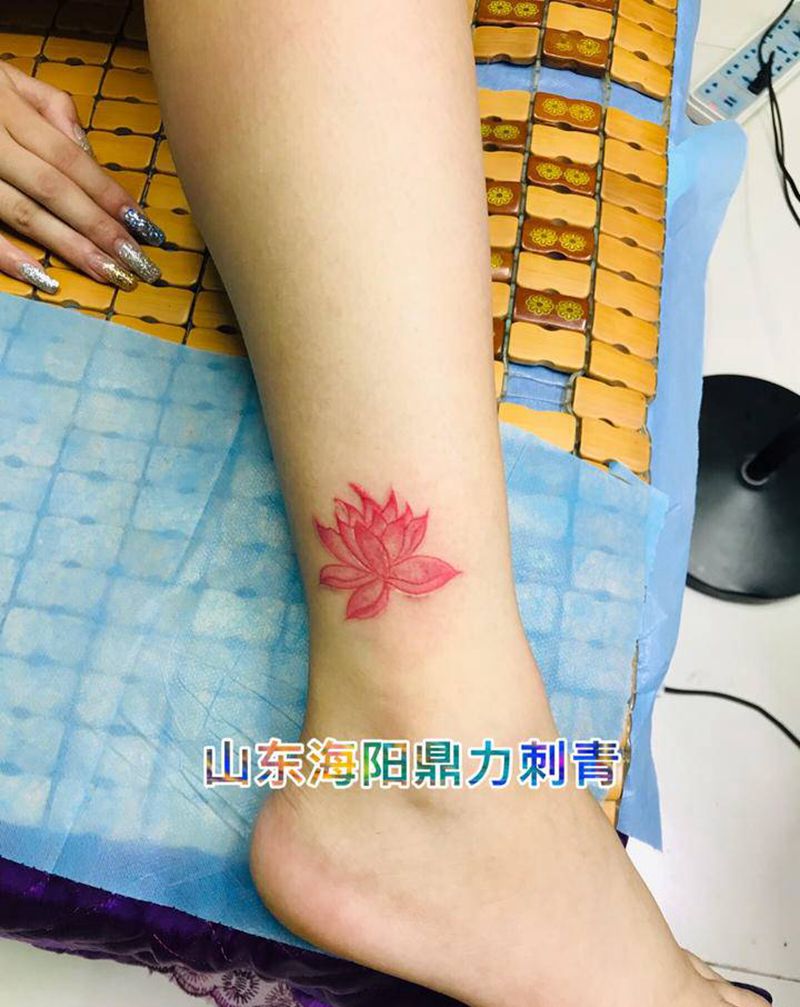 DL 美女脚踝小彩莲纹身图片_腿部老传统纹身图案