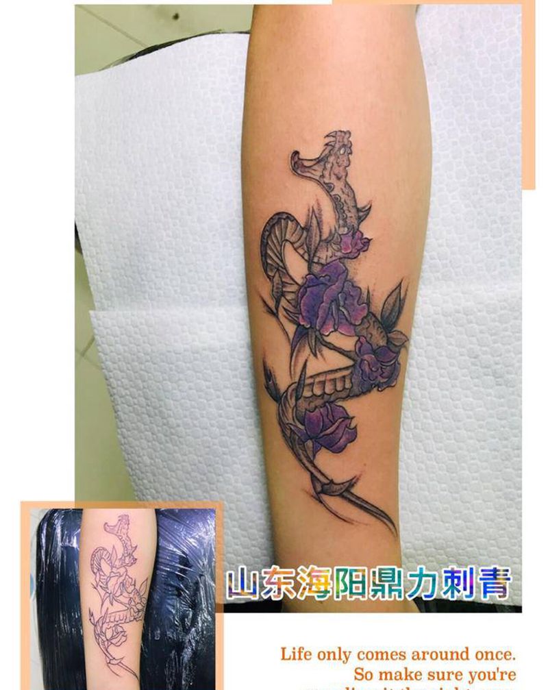 DL  小臂外侧小蛇纹身图片_手臂老传统纹身图案