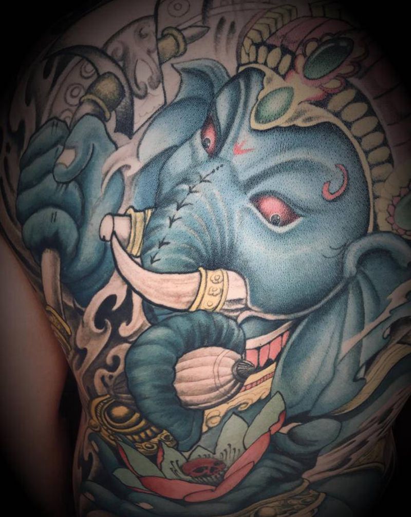 满背象财神纹身图片_背部新传统象神纹身图案