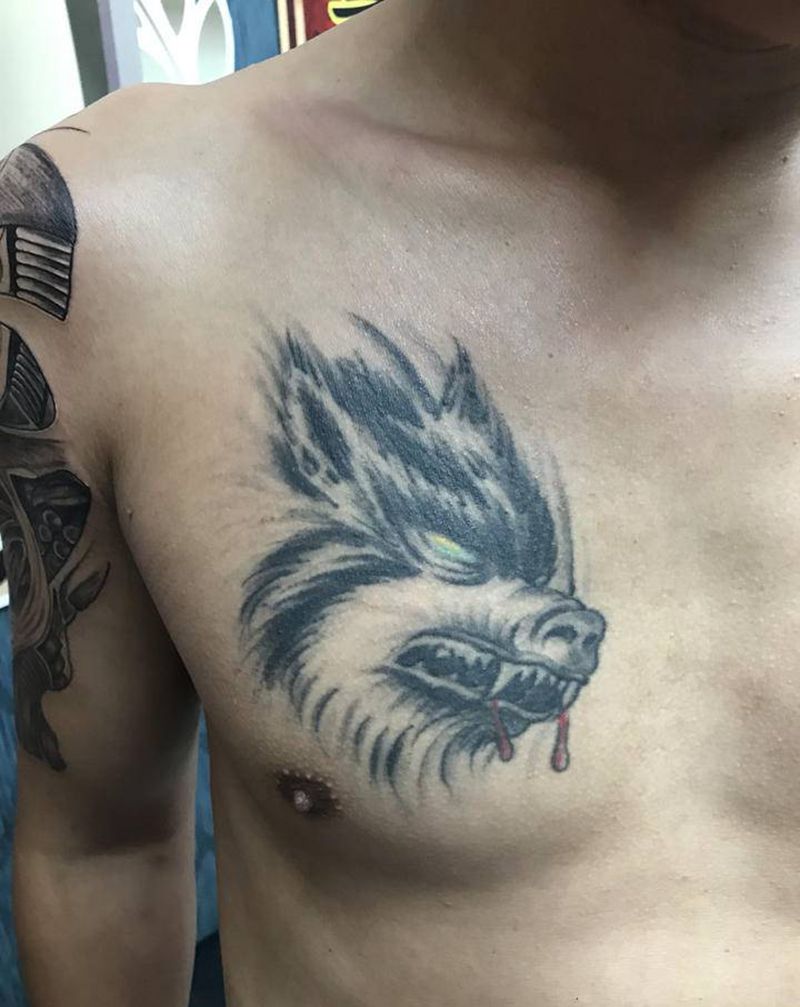 DL 胸前遮盖线条纹身图片_胸部老传统纹身图案