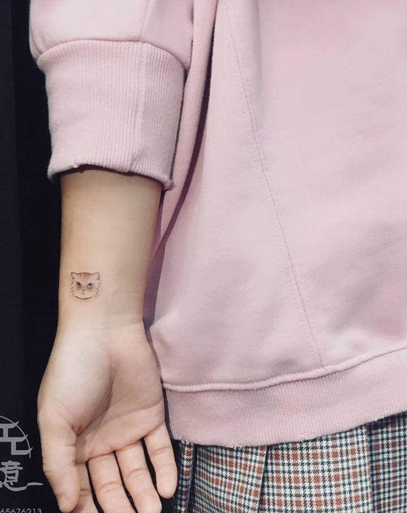 小小可爱喵纹身图片_手臂小清新猫纹身图案