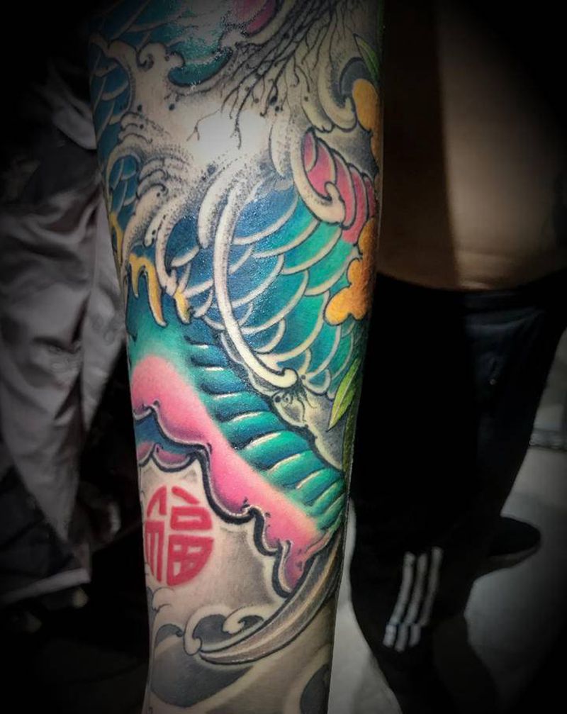 新传统龙纹身图片_手臂新传统龙重彩牡丹纹身图案