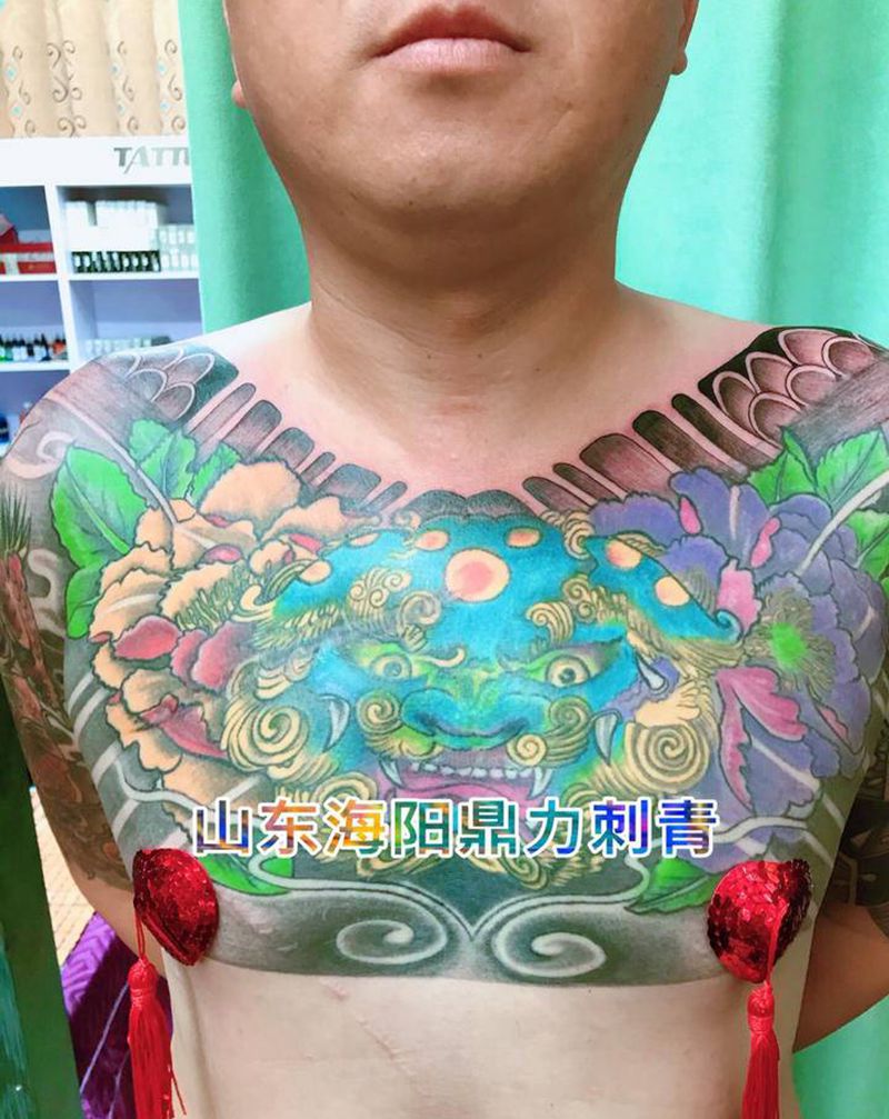 DL  花胸添加纹身图片_胸部老传统纹身图案