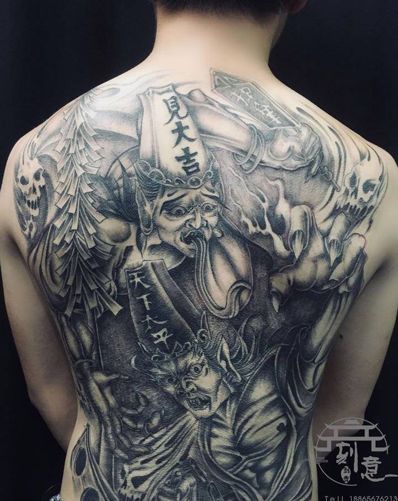 #麻药#效果「黑白无常」纹身图片_背部新传统黑白无常纹身图案