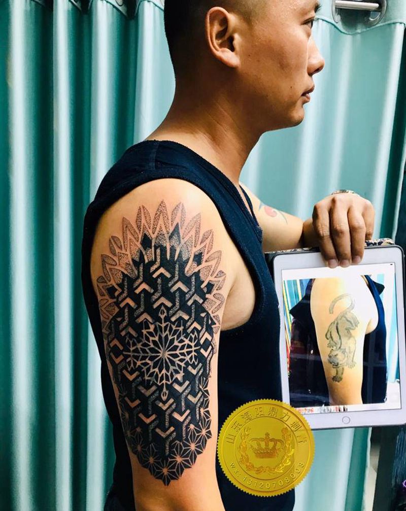 DL 大臂遮盖纹身图片_手臂点刺纹身图案