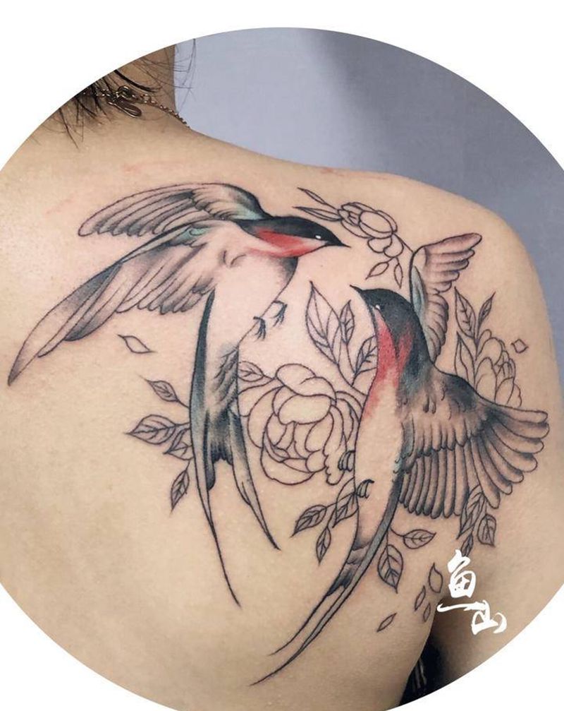 家巧儿纹身图片_背部纹身图案