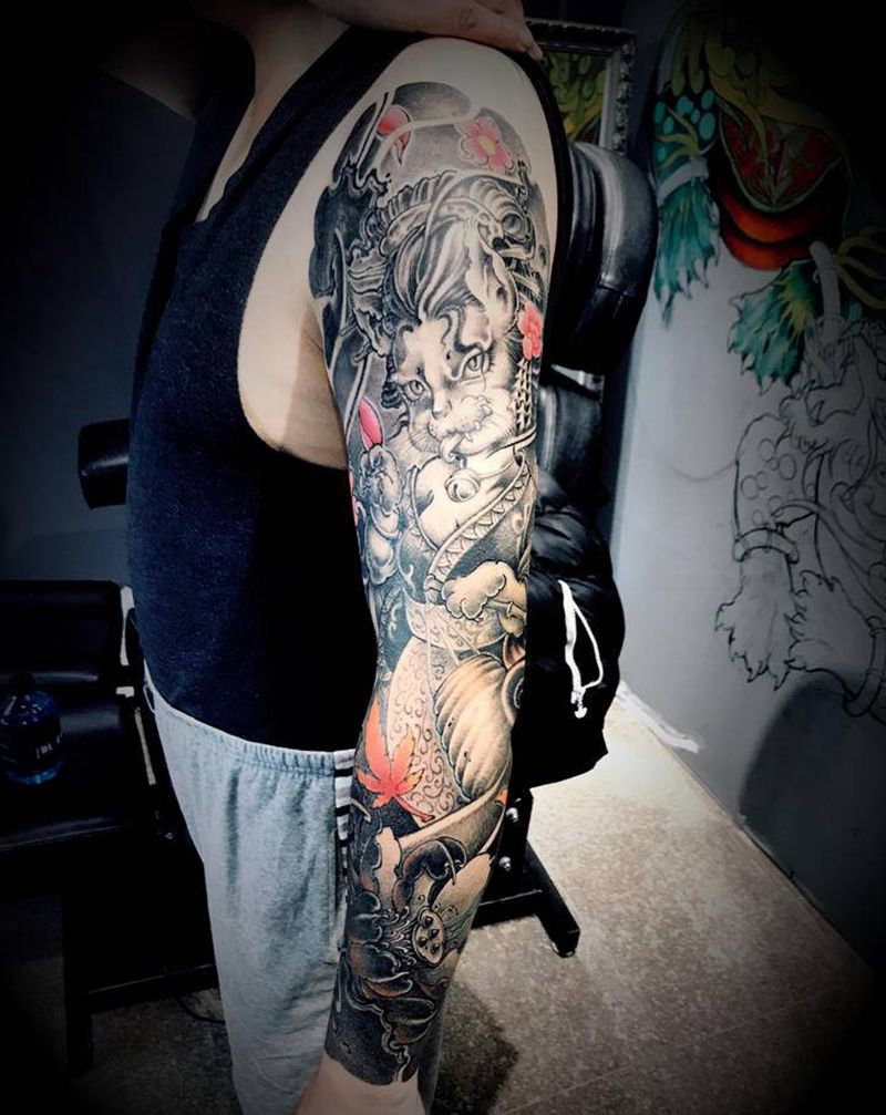 猫妖纹身图片_手臂新传统点刺猫妖水浪纹身图案