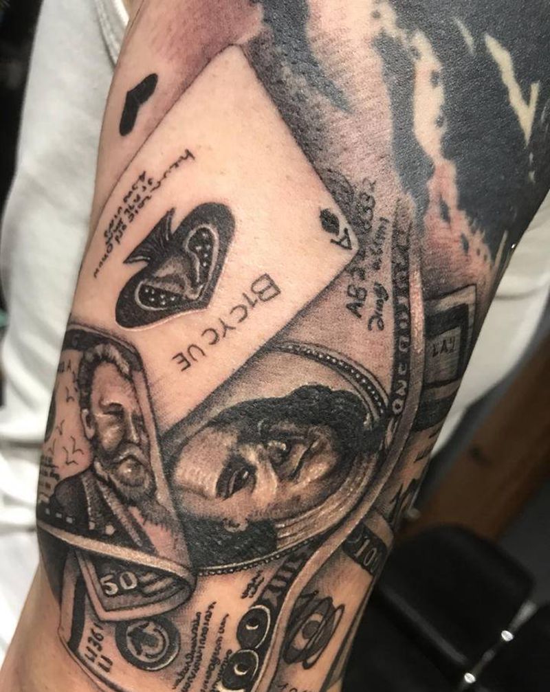 美元纹身图片_手臂欧美写实美元扑克纹身图案