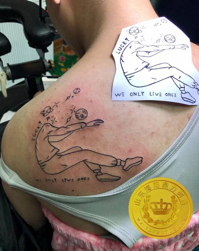 DL后肩甲简笔画纹身图片_肩部几何纹身图案