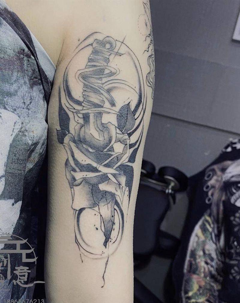 欧美小图纹身图片_手臂欧美写实玫瑰纹身图案