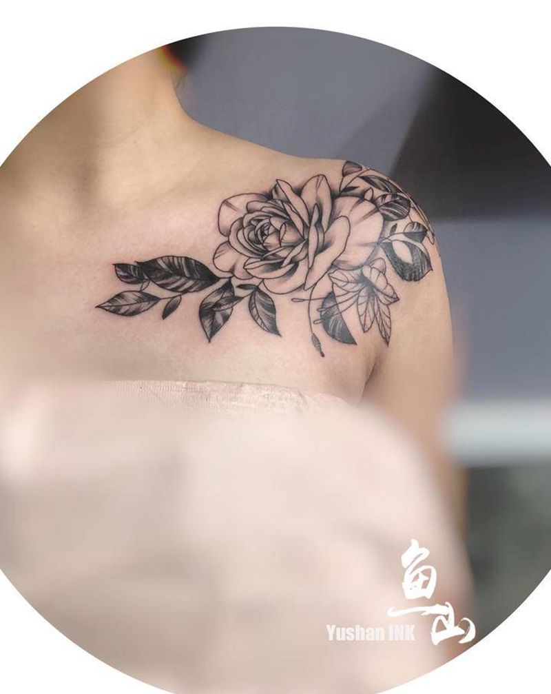 素花纹身图片_胸部纹身图案