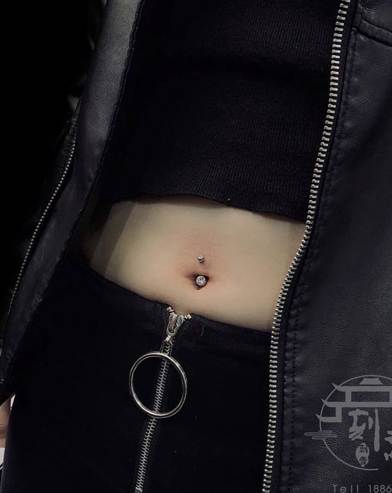 脐钉纹身图片_腹部穿孔纹身图案