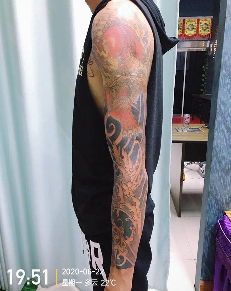 DL添加小浪臂纹身图片_手臂老传统纹身图案