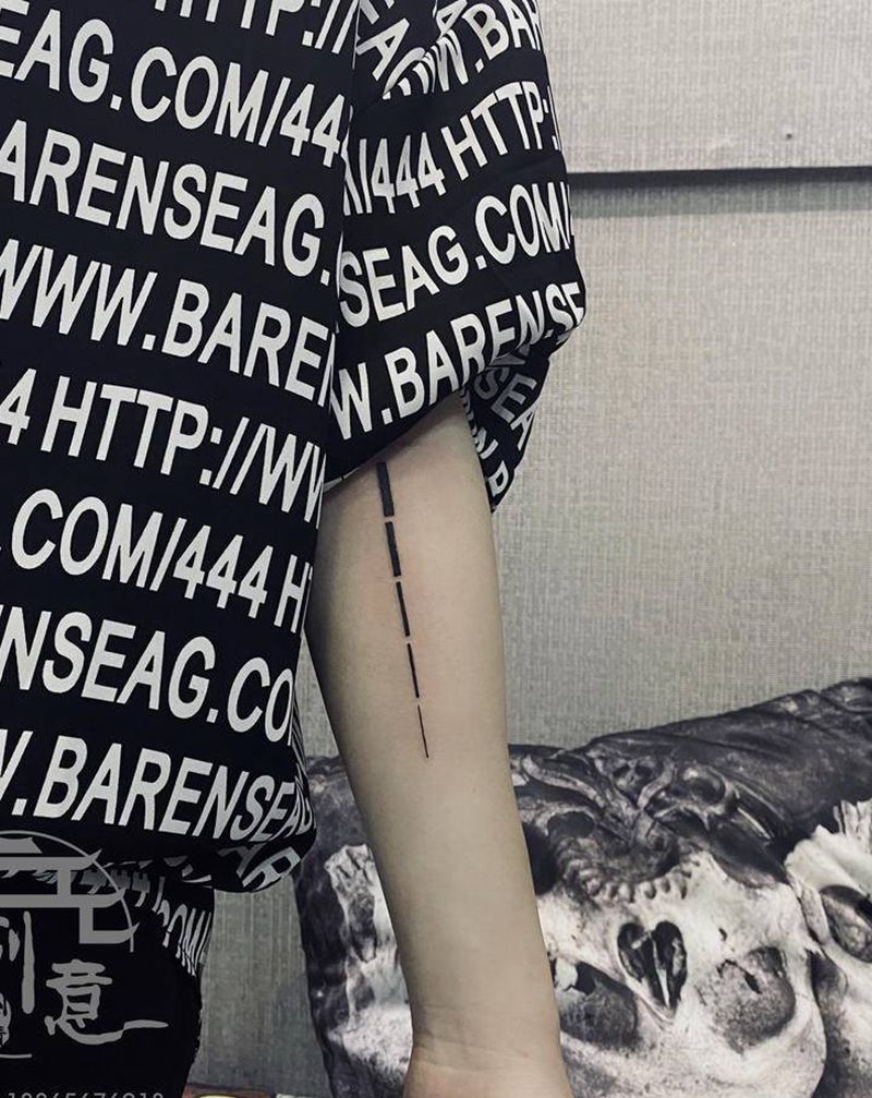 极简线条纹身图片_手臂极简纹身图案