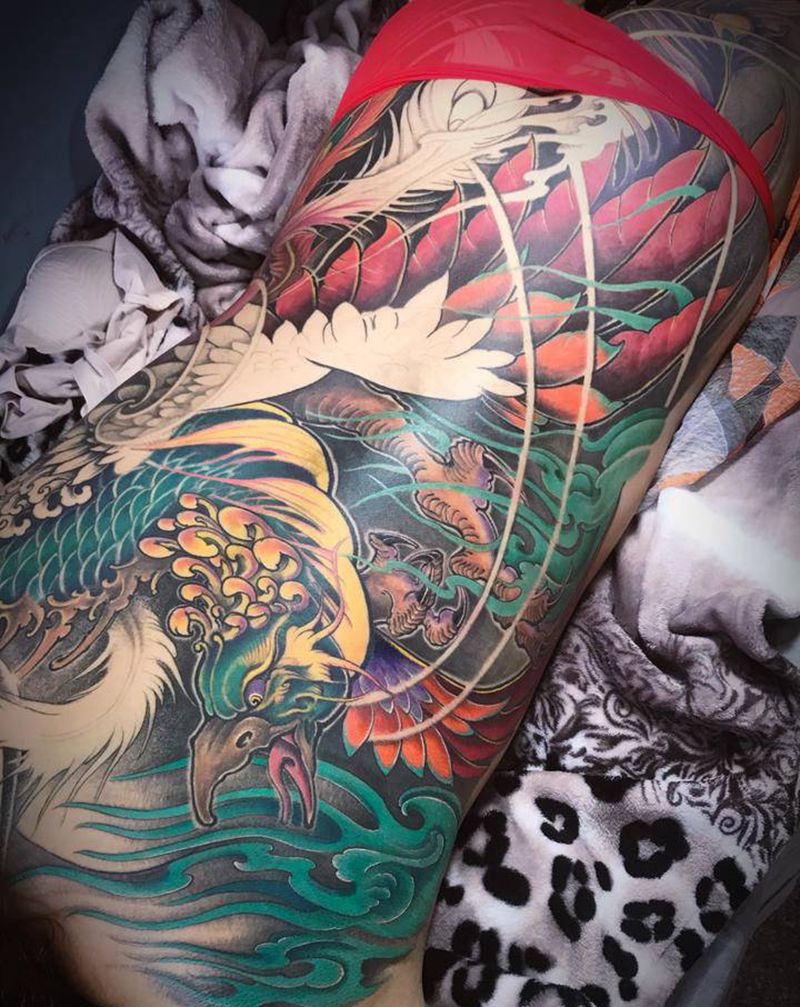 凤凰满背纹身图片_背部新传统凤凰纹身图案