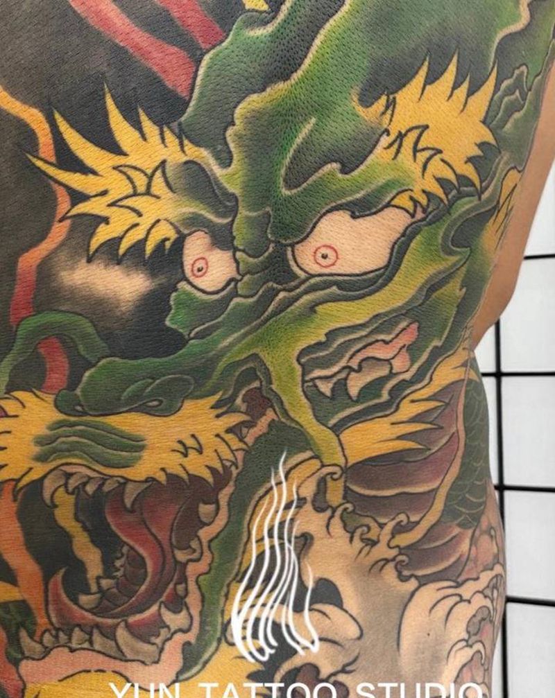 满背青龙纹身图片_背部纹身图案