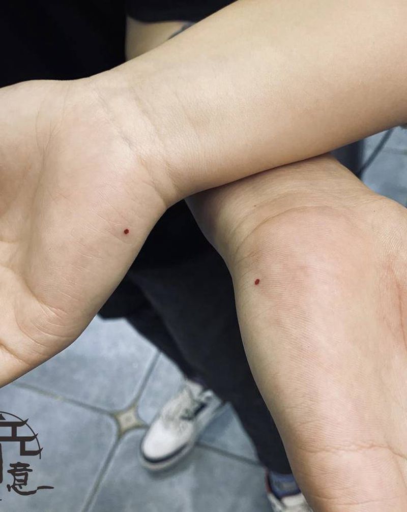 朱砂痣纹身图片_手部纹身图案