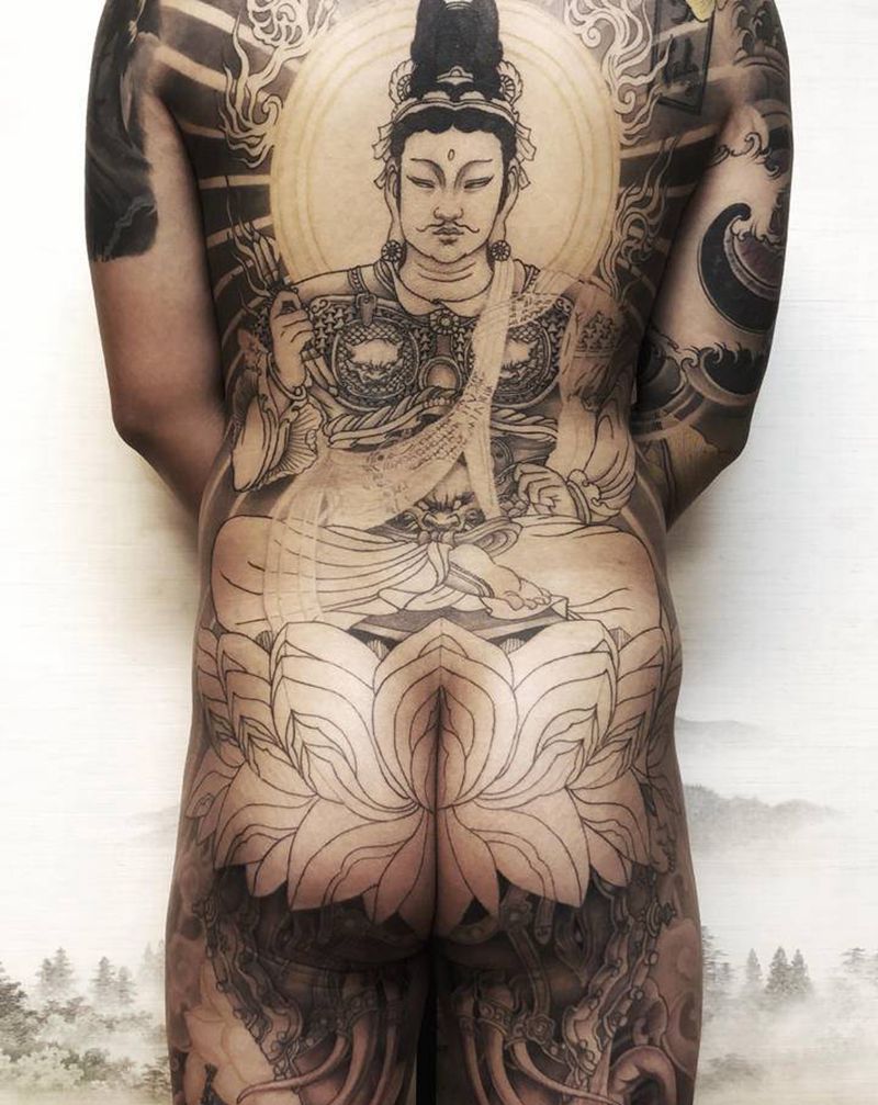 帝释天黑灰部分纹身图片_背部新传统纹身图案