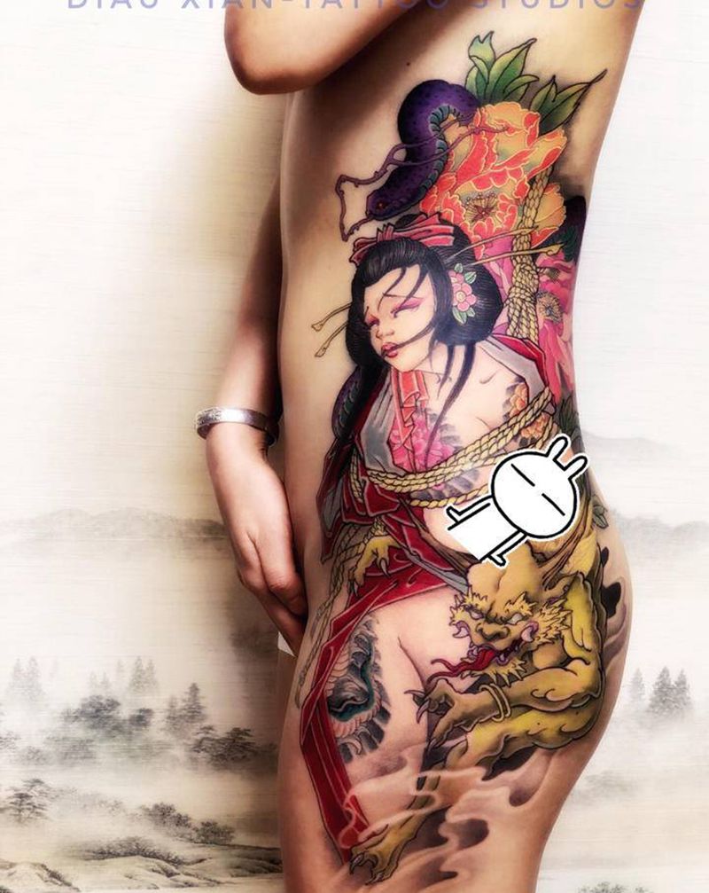 《花蛇》纹身图片_腰部新传统纹身图案