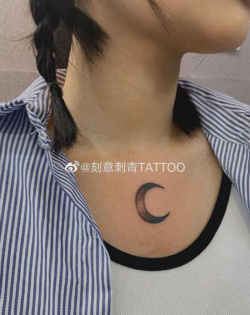 月亮纹身图片_胸部小清新月亮纹身图案