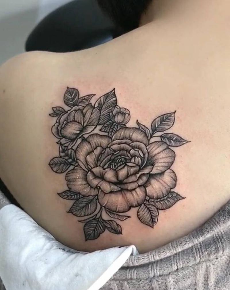 素花纹身图片_背部点刺素花纹身图案