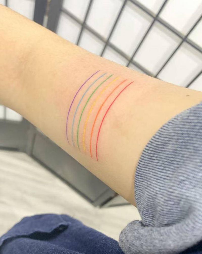 彩虹纹身图片_手臂纹身图案