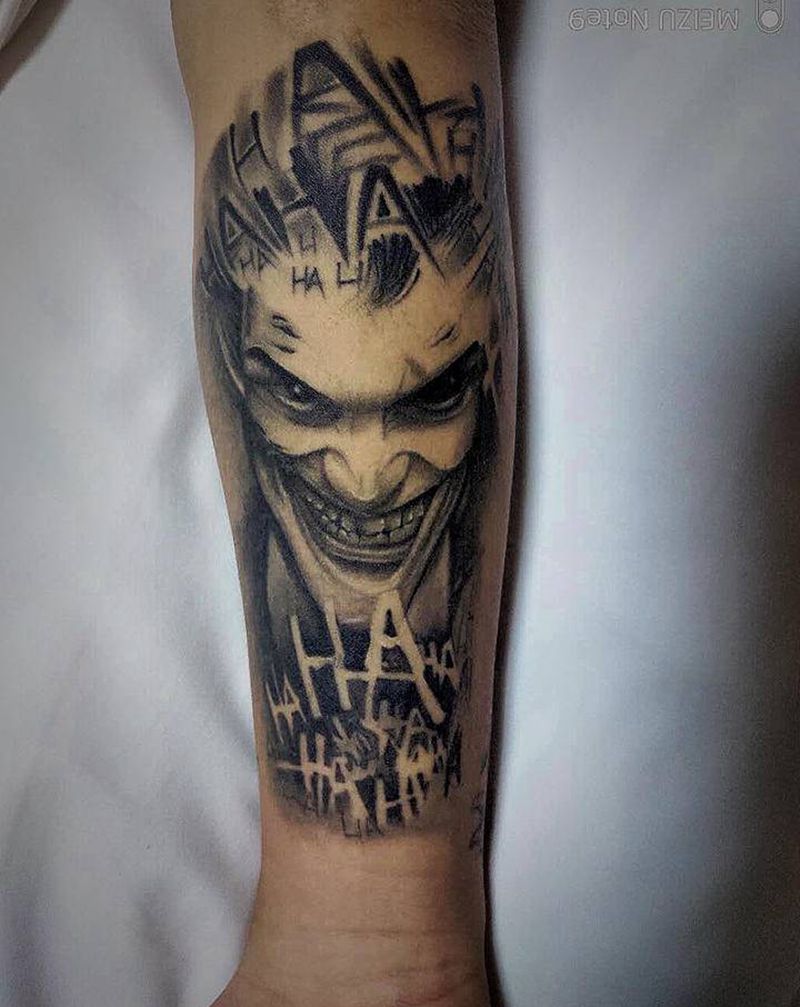 小丑纹身图片_手臂欧美写实小丑纹身图案