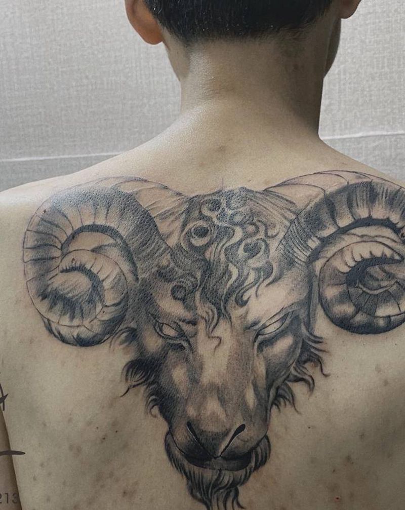 白羊座纹身图片_背部羊纹身图案