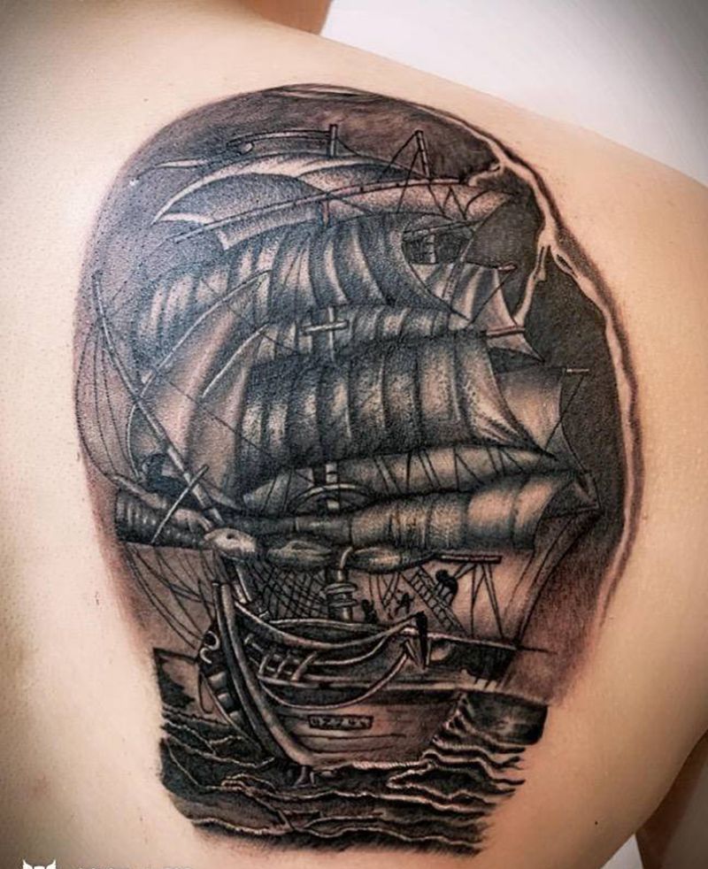 一帆风顺纹身图片_背部欧美写实帆船纹身图案