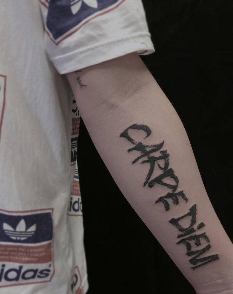 英文纹身图片_手臂花体字纹身图案