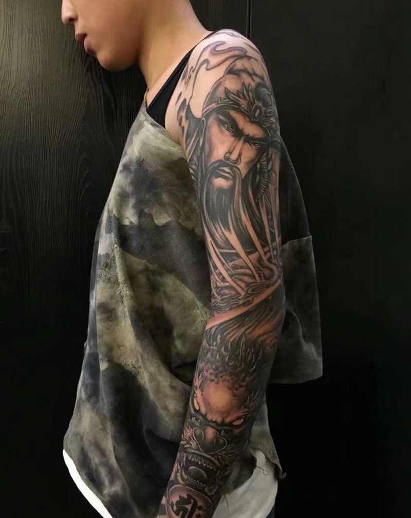 美女的花臂纹身图片_手臂新传统纹身图案