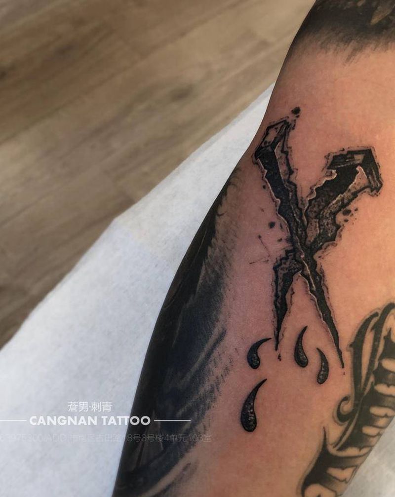 钉纹身图片_手臂点刺纹身图案