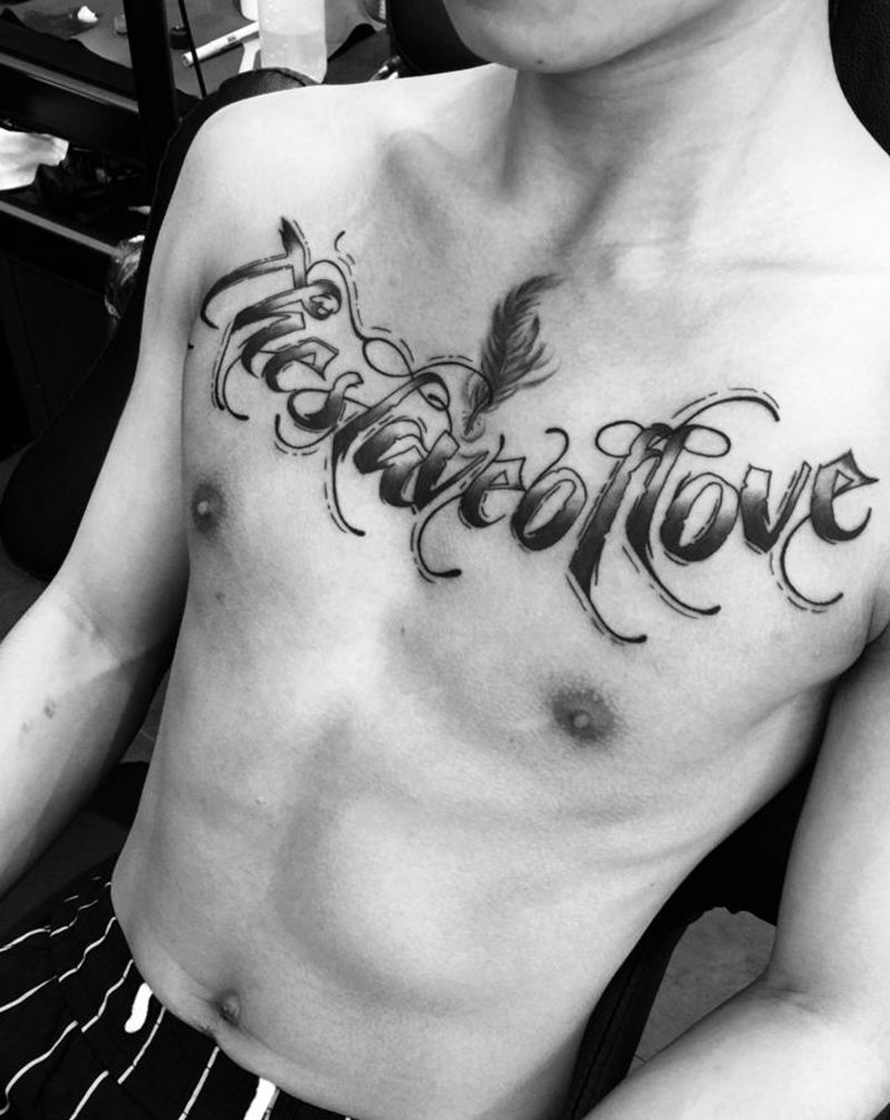 爱的奴隶纹身图片_胸部花体字纹身图案