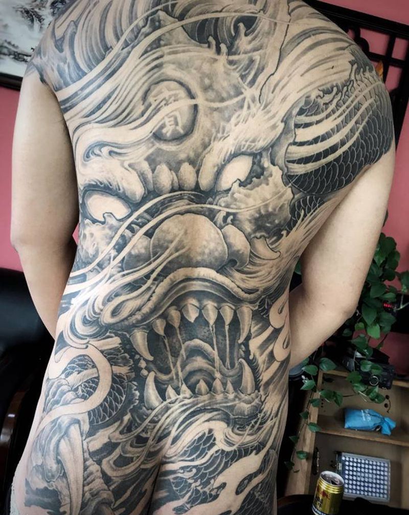 龙纹身图片_背部新传统纹身图案